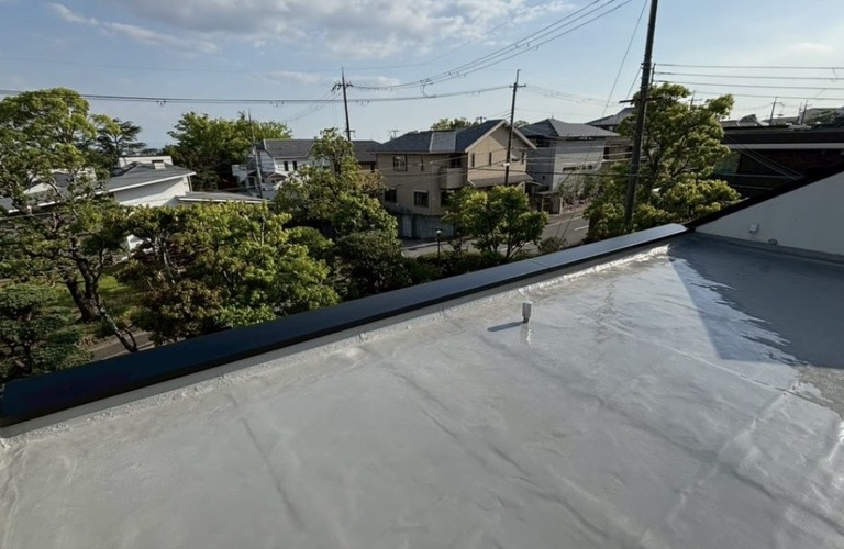 アルミ笠木で屋上の快適性と防水性能を向上させよう！｜大阪府大阪市のリフォームならReee
